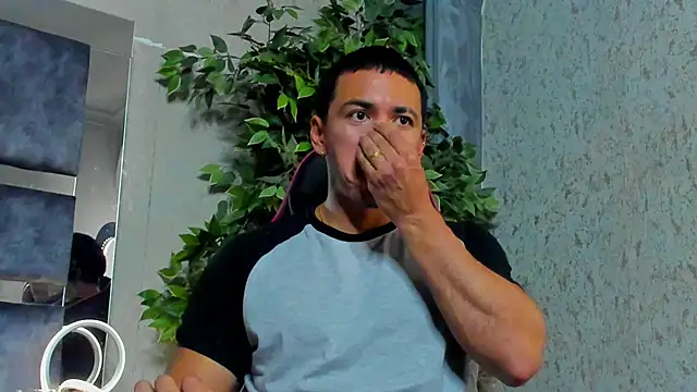 marc_ginale's cam snapshot