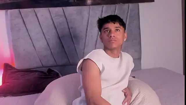 ZYZZ1312 live sex cam