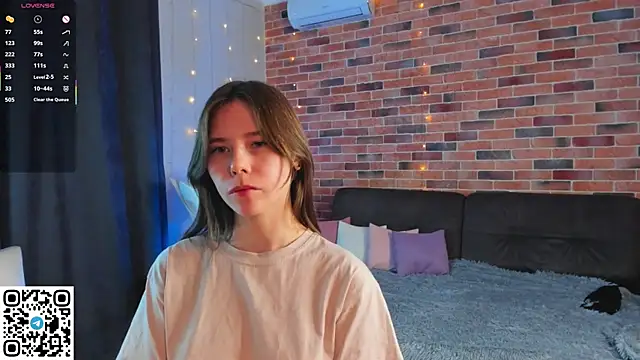 EmiliDen live sex cam