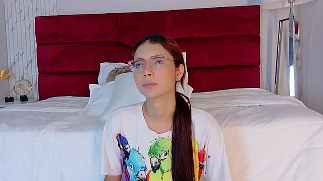 sara_saenz99 live sex cam