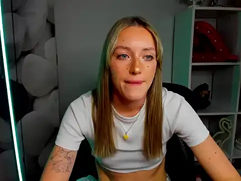 EvelynBlond's cam snapshot