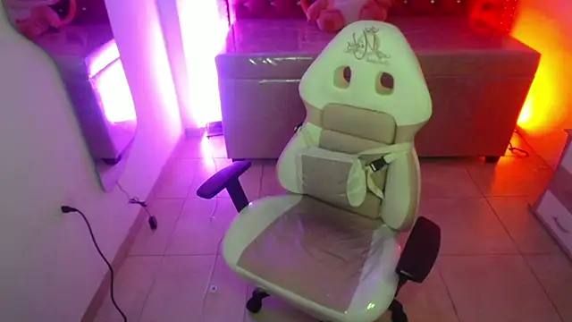 Aylanny_m's cam snapshot