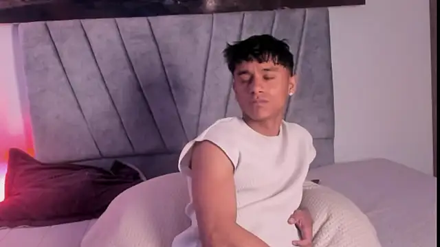 ZYZZ1312 live sex cam