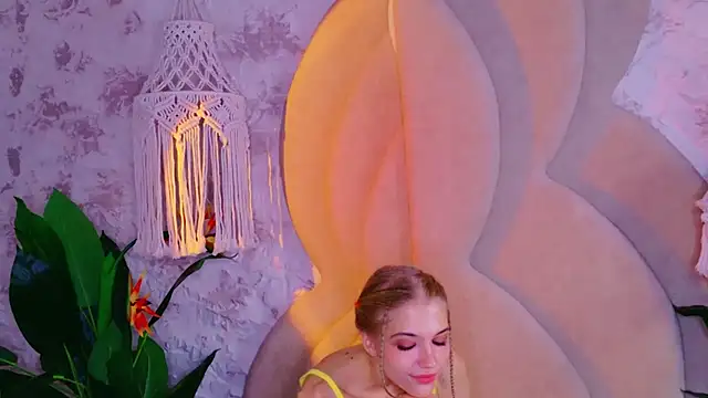 4example_Chloe's cam snapshot