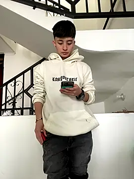 nico_18x live sex cam