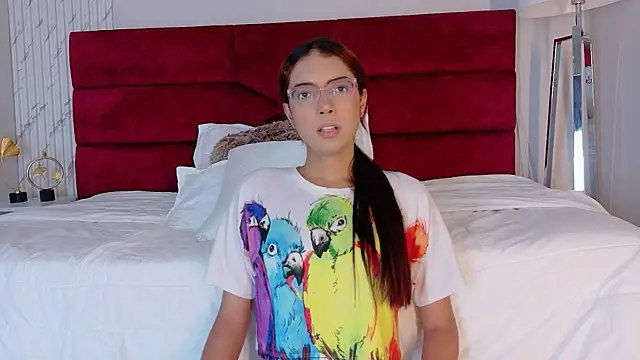 sara_saenz99 live sex cam