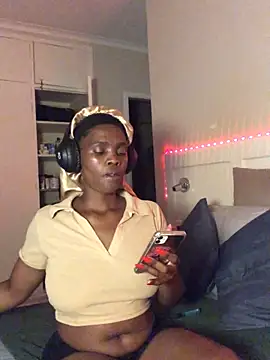 LuciousLips96 live sex cam