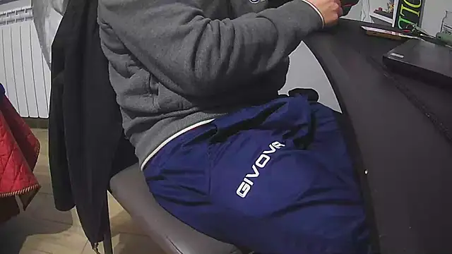 Pennellone98 live sex cam