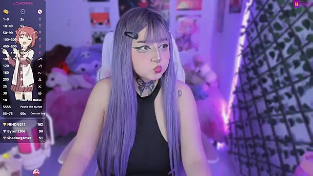 MaddyFooxx live sex cam