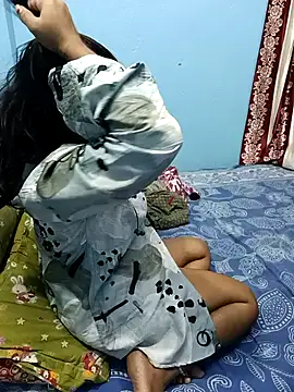Naughty-Chaaya live sex cam