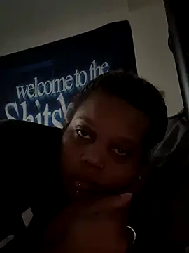 Goldenmami live sex cam