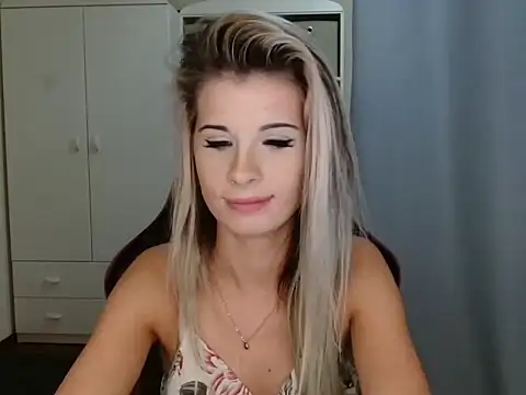 KristineGlow live sex cam