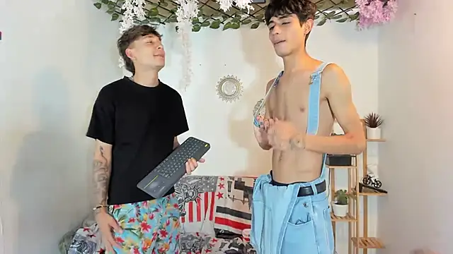 oliverhot2005 live sex cam