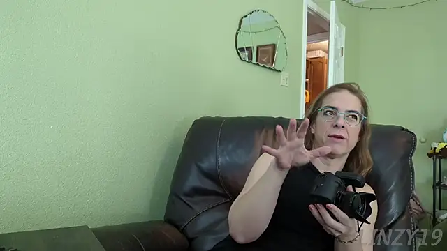 Linzy_19 live sex cam