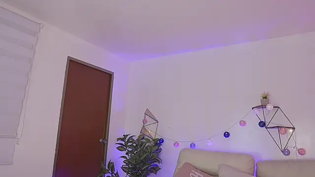 Enola_Holmes_'s cam snapshot