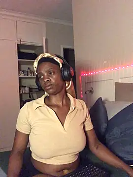 LuciousLips96 live sex cam