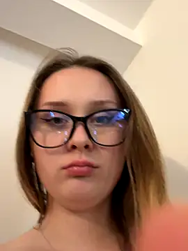 YoungJoyce's cam snapshot