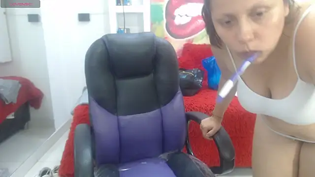 kati_momy's cam snapshot