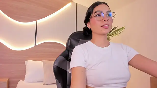 emily_tolson's cam snapshot