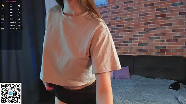 EmiliDen live sex cam