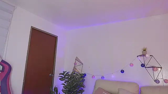 Enola_Holmes_'s cam snapshot