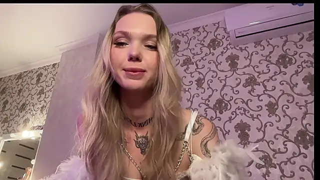 Amelly_04Sun's cam snapshot