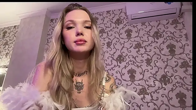 Amelly_04Sun's cam snapshot