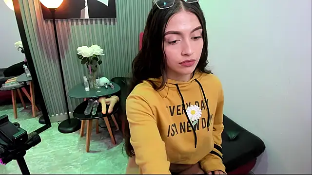 Violettacamss_69's cam snapshot