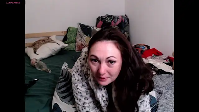 AdorahB3ll3 live sex cam