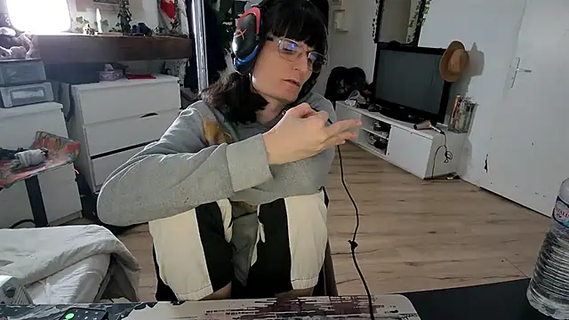 CeriseLapine live sex cam