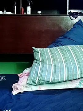 QueenSoreal live sex cam