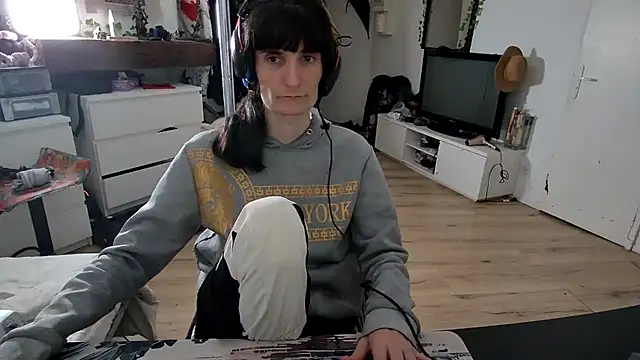 CeriseLapine live sex cam