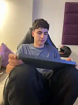 AdrianRinaldi live sex cam