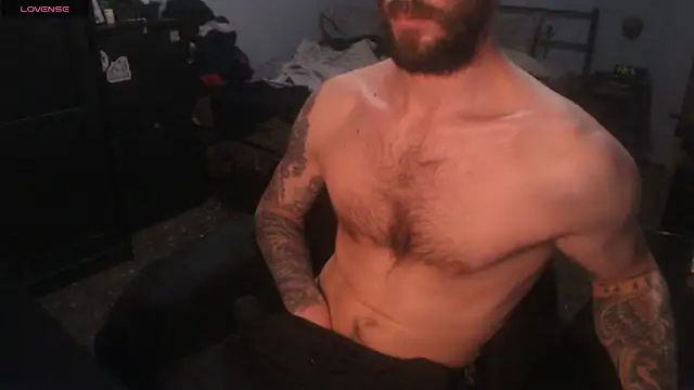 SexxxyLouis live sex cam