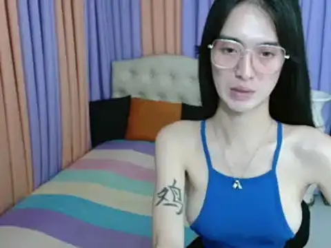 XxTsUncutAskaxX live sex cam
