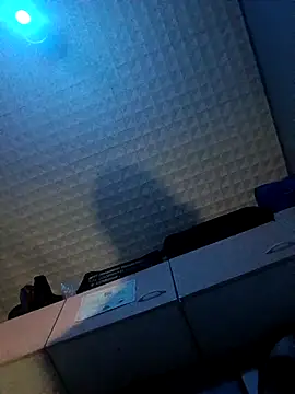 hotguy71000's web cam