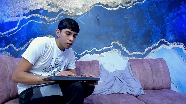 Boys_Pranks's cam snapshot