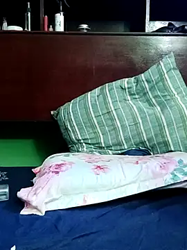 QueenSoreal live sex cam