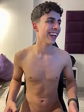 AdrianRinaldi live sex cam