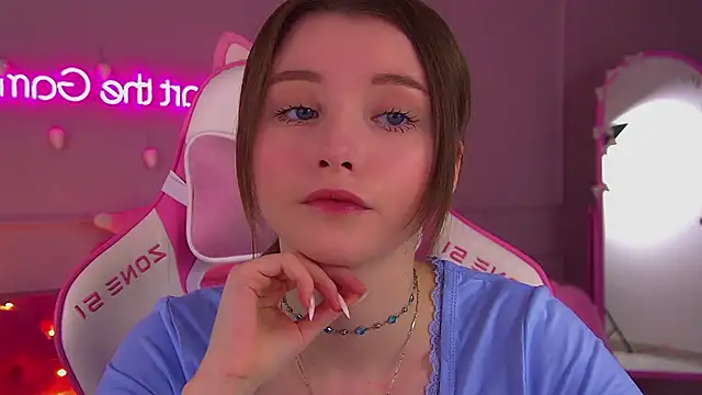 KeiraAsti live sex cam