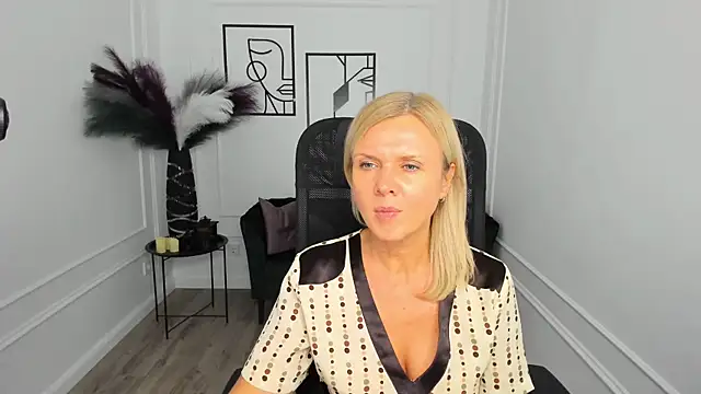 AgathaKlouin live sex cam