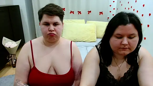 BeckyAndHellen live sex cam
