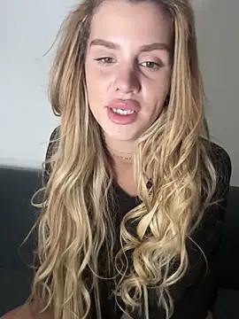 EmiliaCatalina's cam snapshot