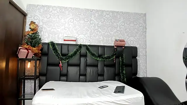 JohanaAndMiller live sex cam