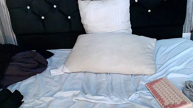 Alicee_Moonn live sex cam