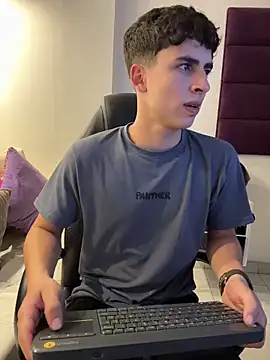 AdrianRinaldi live sex cam