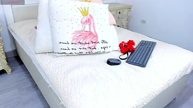 ChikiBom28's cam snapshot