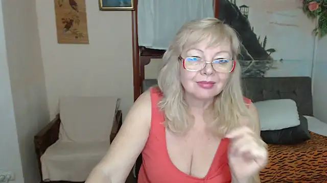 EvelynLoveShy live sex cam