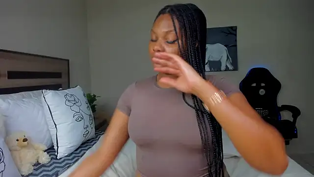 Renee-18 live sex cam