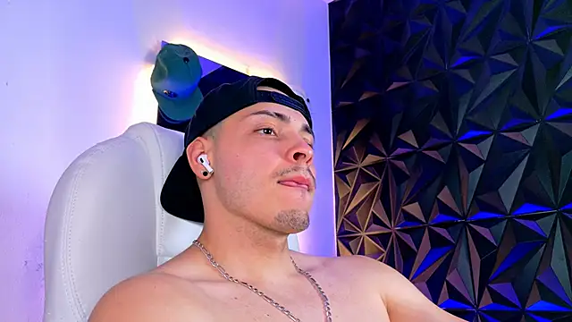 Maxwell_Dupont's cam snapshot